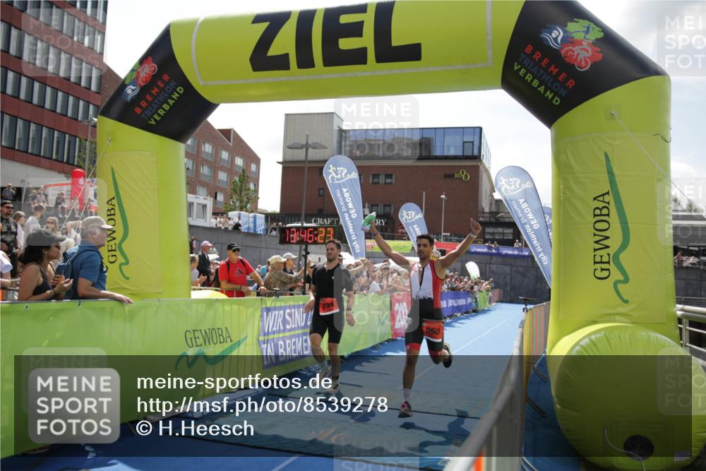 10.08.2025 - GEWOBA Citytriathlon Bremen H.Heesch http://msf.ph/oto/8539278 10.08.2025 13:46:21 Ziel 560, 734 meine-sportfotos.de