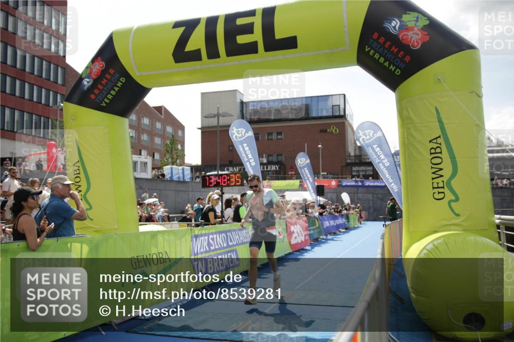 10.08.2025 - GEWOBA Citytriathlon Bremen H.Heesch http://msf.ph/oto/8539281 10.08.2025 13:48:34 Ziel 719, 733 meine-sportfotos.de