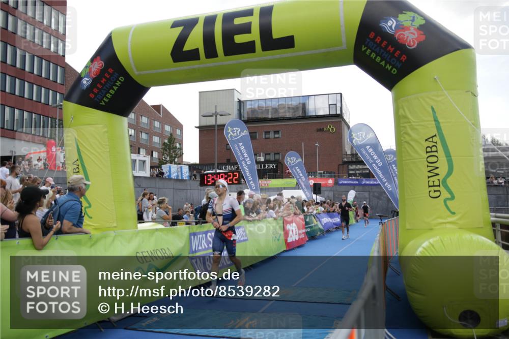 10.08.2025 - GEWOBA Citytriathlon Bremen H.Heesch http://msf.ph/oto/8539282 10.08.2025 13:49:20 Ziel 556, 728 meine-sportfotos.de