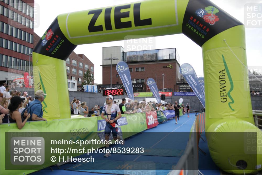10.08.2025 - GEWOBA Citytriathlon Bremen H.Heesch http://msf.ph/oto/8539283 10.08.2025 13:49:20 Ziel 556, 728 meine-sportfotos.de