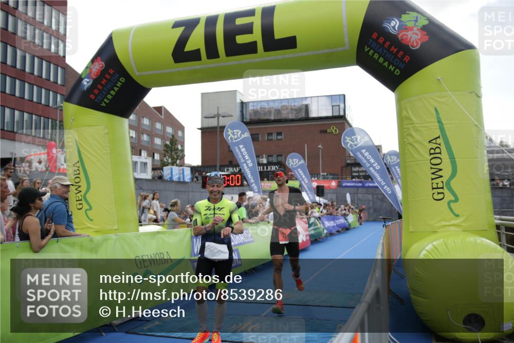 10.08.2025 - GEWOBA Citytriathlon Bremen H.Heesch http://msf.ph/oto/8539286 10.08.2025 13:49:59 Ziel 714, 880 meine-sportfotos.de