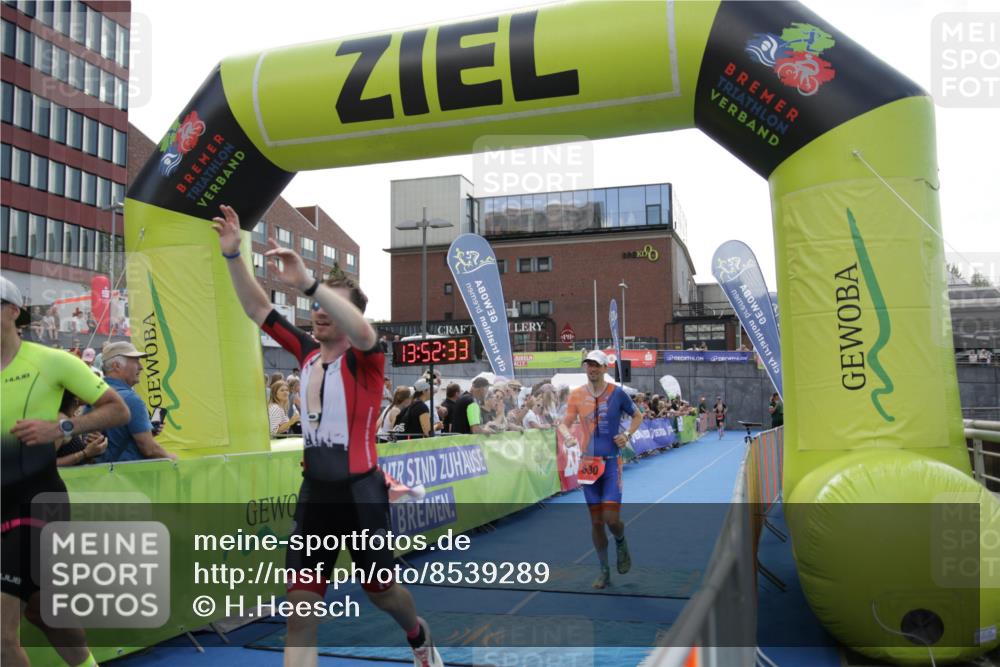 10.08.2025 - GEWOBA Citytriathlon Bremen H.Heesch http://msf.ph/oto/8539289 10.08.2025 13:52:31 Ziel 662, 835 meine-sportfotos.de