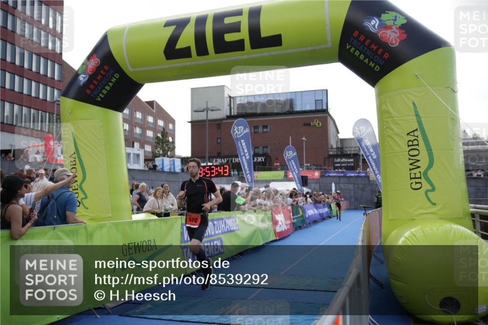 10.08.2025 - GEWOBA Citytriathlon Bremen H.Heesch http://msf.ph/oto/8539292 10.08.2025 13:53:42 Ziel 658, 672, 690, 723 meine-sportfotos.de