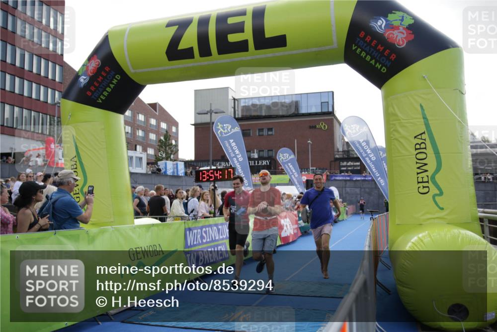 10.08.2025 - GEWOBA Citytriathlon Bremen H.Heesch http://msf.ph/oto/8539294 10.08.2025 13:54:15 Ziel 634, 1012 meine-sportfotos.de