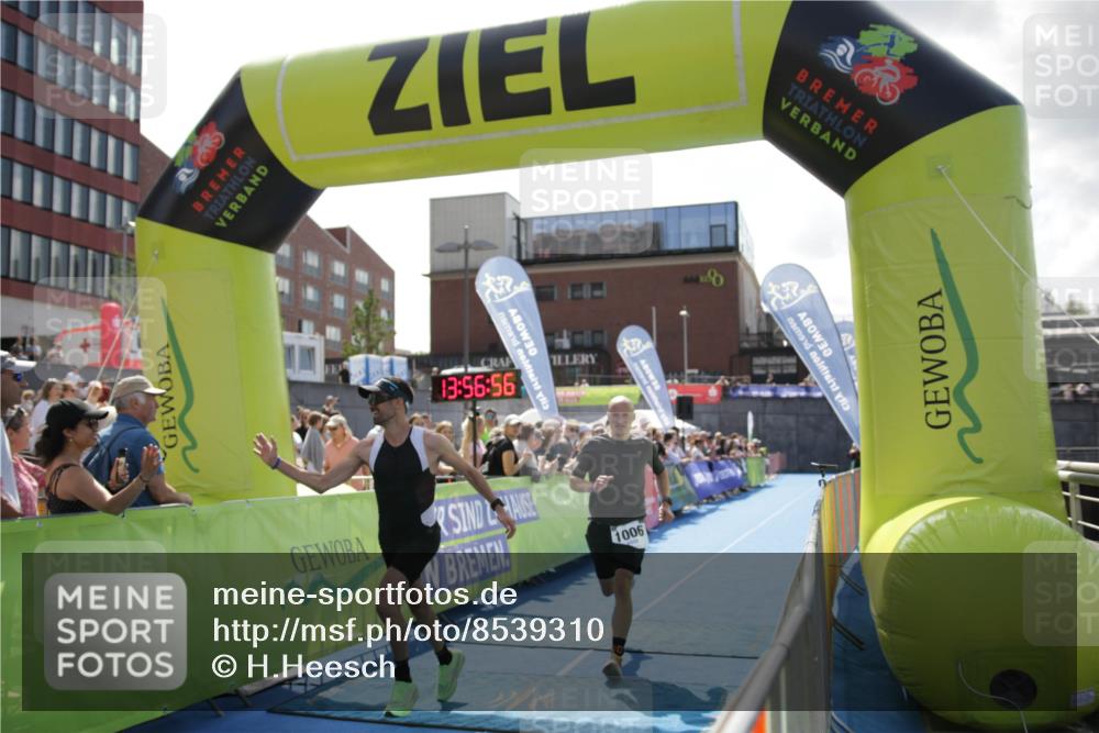 10.08.2025 - GEWOBA Citytriathlon Bremen H.Heesch http://msf.ph/oto/8539310 10.08.2025 13:56:55 Ziel 819, 890, 1006 meine-sportfotos.de