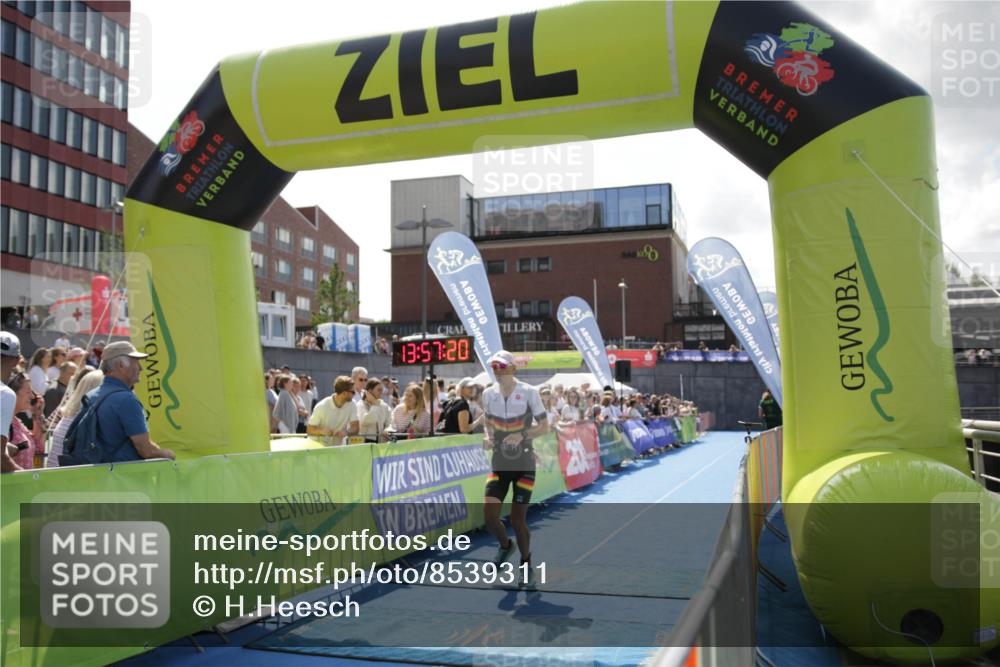 10.08.2025 - GEWOBA Citytriathlon Bremen H.Heesch http://msf.ph/oto/8539311 10.08.2025 13:57:19 Ziel 609, 850, 896 meine-sportfotos.de