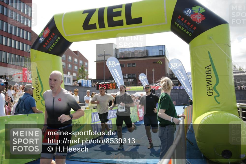 10.08.2025 - GEWOBA Citytriathlon Bremen H.Heesch http://msf.ph/oto/8539313 10.08.2025 13:57:53 Ziel 883, 1007 meine-sportfotos.de