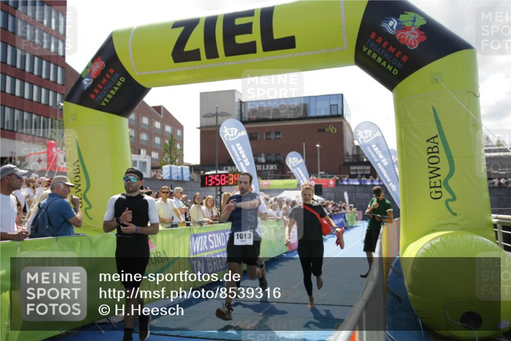 10.08.2025 - GEWOBA Citytriathlon Bremen H.Heesch http://msf.ph/oto/8539316 10.08.2025 13:58:32 Ziel 665, 1030 meine-sportfotos.de