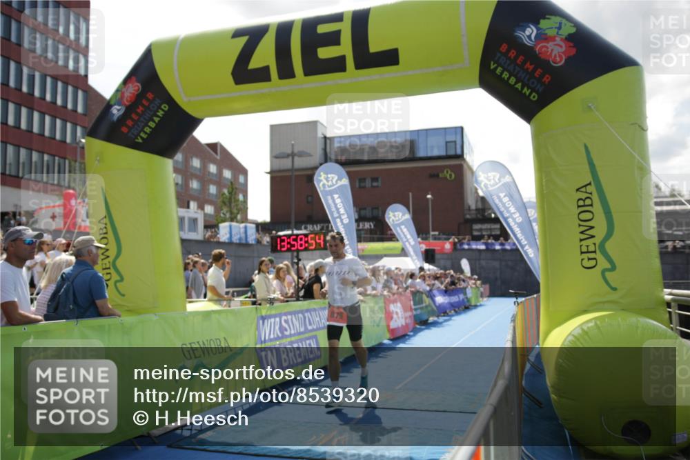10.08.2025 - GEWOBA Citytriathlon Bremen H.Heesch http://msf.ph/oto/8539320 10.08.2025 13:58:53 Ziel 703, 713, 851 meine-sportfotos.de