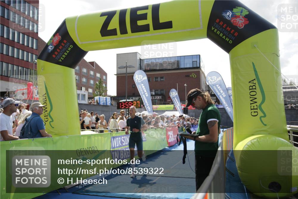 10.08.2025 - GEWOBA Citytriathlon Bremen H.Heesch http://msf.ph/oto/8539322 10.08.2025 13:59:25 Ziel 650, 855 meine-sportfotos.de