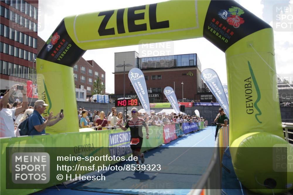 10.08.2025 - GEWOBA Citytriathlon Bremen H.Heesch http://msf.ph/oto/8539323 10.08.2025 14:01:08 Ziel 1026 meine-sportfotos.de