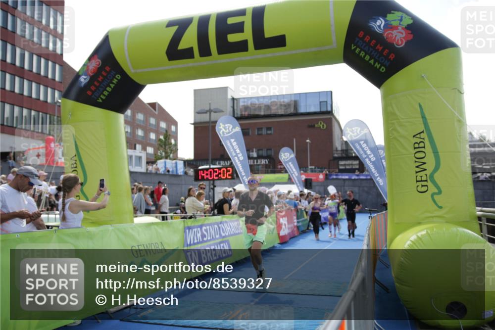 10.08.2025 - GEWOBA Citytriathlon Bremen H.Heesch http://msf.ph/oto/8539327 10.08.2025 14:02:01 Ziel 627, 661, 907, 951 meine-sportfotos.de