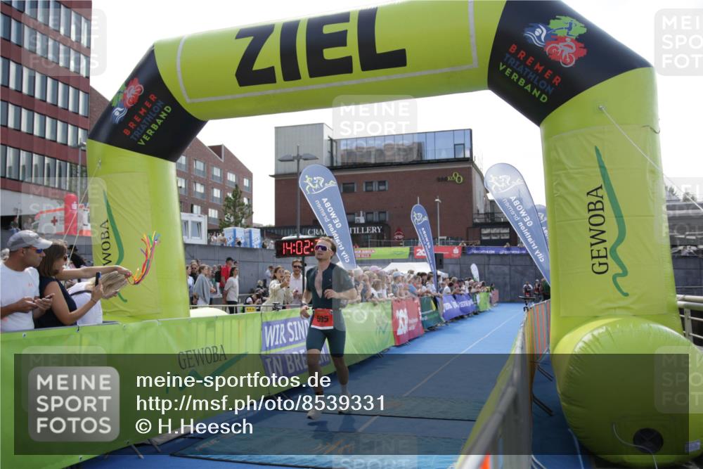 10.08.2025 - GEWOBA Citytriathlon Bremen H.Heesch http://msf.ph/oto/8539331 10.08.2025 14:02:29 Ziel 595, 873 meine-sportfotos.de