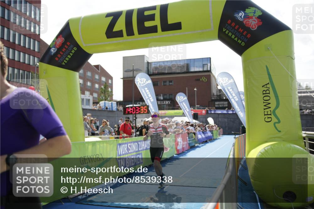 10.08.2025 - GEWOBA Citytriathlon Bremen H.Heesch http://msf.ph/oto/8539338 10.08.2025 14:03:34 Ziel 651, 763 meine-sportfotos.de