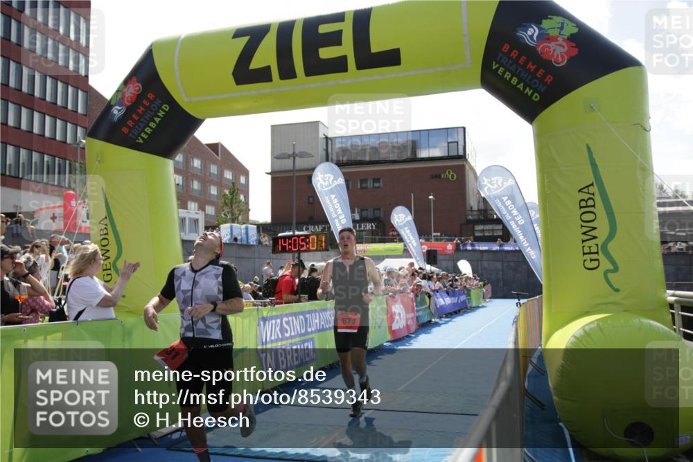 10.08.2025 - GEWOBA Citytriathlon Bremen H.Heesch http://msf.ph/oto/8539343 10.08.2025 14:05:00 Ziel 731, 856 meine-sportfotos.de