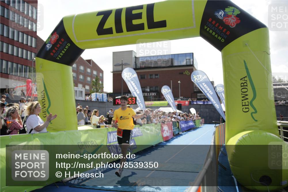 10.08.2025 - GEWOBA Citytriathlon Bremen H.Heesch http://msf.ph/oto/8539350 10.08.2025 14:06:51 Ziel 576, 788 meine-sportfotos.de