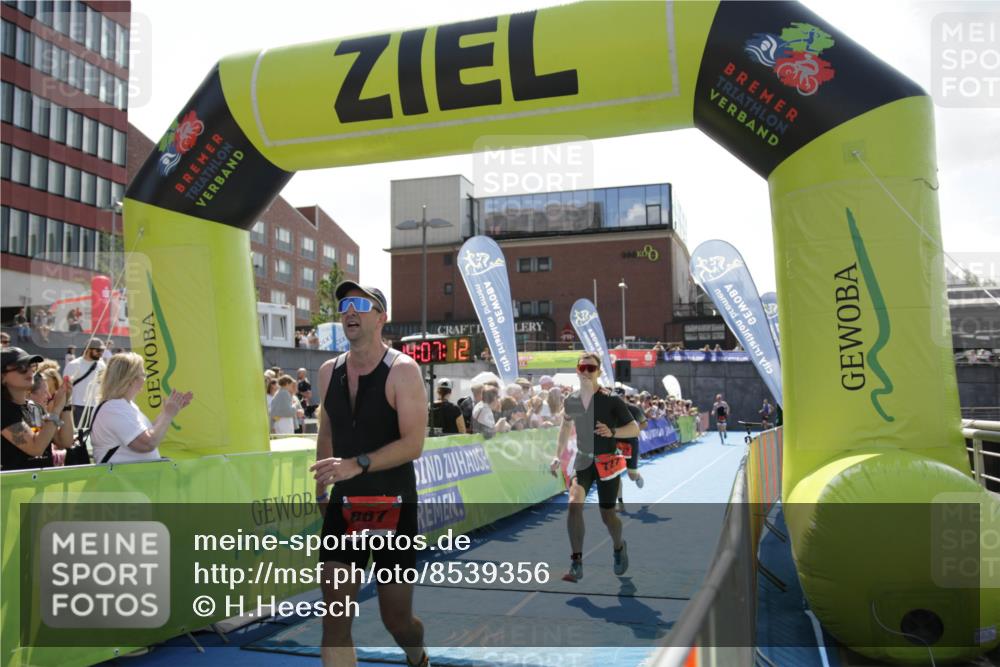 10.08.2025 - GEWOBA Citytriathlon Bremen H.Heesch http://msf.ph/oto/8539356 10.08.2025 14:07:10 Ziel 606, 677, 812 meine-sportfotos.de