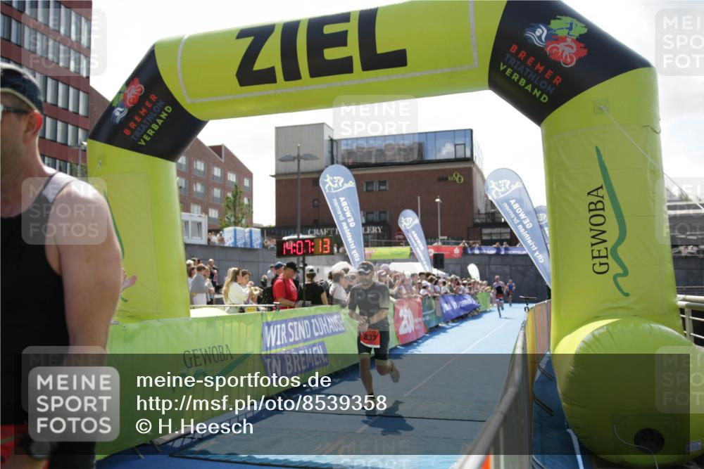 10.08.2025 - GEWOBA Citytriathlon Bremen H.Heesch http://msf.ph/oto/8539358 10.08.2025 14:07:12 Ziel 606, 677, 812, 867 meine-sportfotos.de