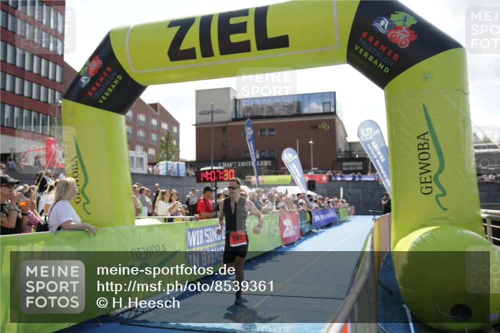 10.08.2025 - GEWOBA Citytriathlon Bremen H.Heesch http://msf.ph/oto/8539361 10.08.2025 14:07:28 Ziel 621, 898 meine-sportfotos.de