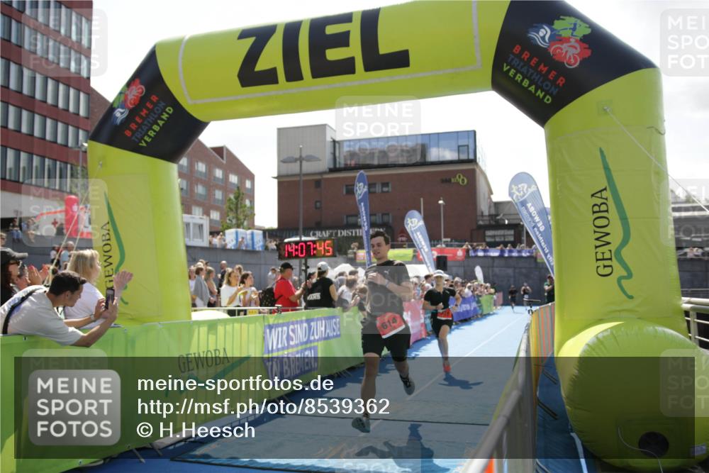 10.08.2025 - GEWOBA Citytriathlon Bremen H.Heesch http://msf.ph/oto/8539362 10.08.2025 14:07:44 Ziel 614, 919 meine-sportfotos.de