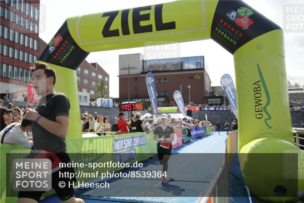 10.08.2025 - GEWOBA Citytriathlon Bremen H.Heesch http://msf.ph/oto/8539364 10.08.2025 14:07:45 Ziel 614, 919 meine-sportfotos.de