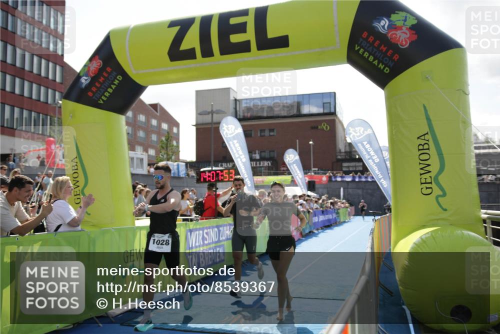 10.08.2025 - GEWOBA Citytriathlon Bremen H.Heesch http://msf.ph/oto/8539367 10.08.2025 14:07:52 Ziel 614, 919, 1028 meine-sportfotos.de