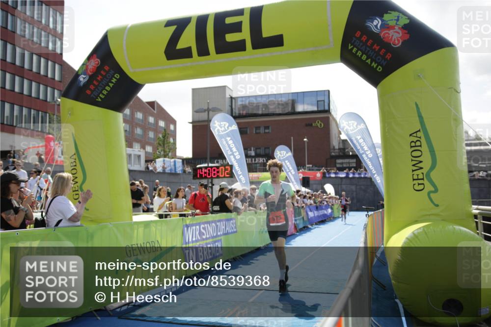 10.08.2025 - GEWOBA Citytriathlon Bremen H.Heesch http://msf.ph/oto/8539368 10.08.2025 14:08:01 Ziel 578, 932, 1028 meine-sportfotos.de