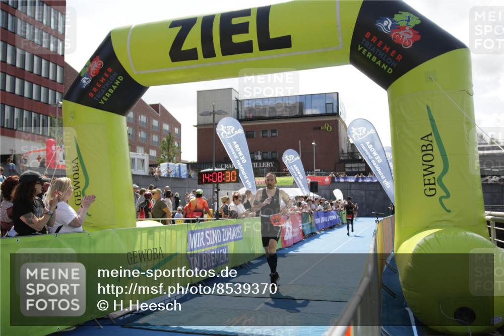 10.08.2025 - GEWOBA Citytriathlon Bremen H.Heesch http://msf.ph/oto/8539370 10.08.2025 14:08:29 Ziel 751, 771 meine-sportfotos.de