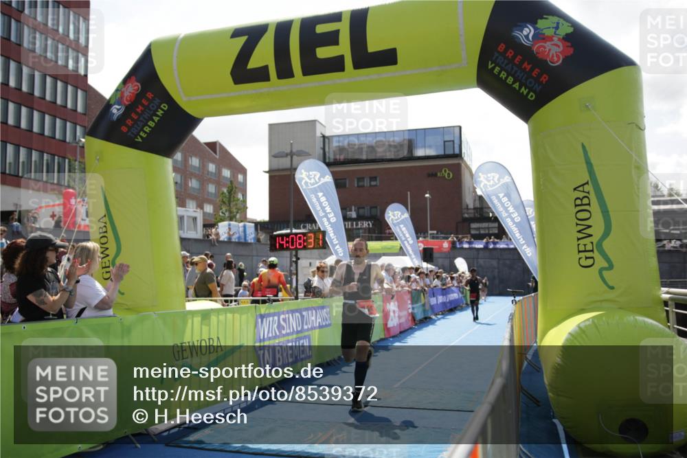 10.08.2025 - GEWOBA Citytriathlon Bremen H.Heesch http://msf.ph/oto/8539372 10.08.2025 14:08:29 Ziel 751, 771 meine-sportfotos.de