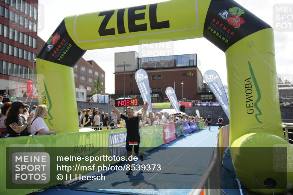 10.08.2025 - GEWOBA Citytriathlon Bremen H.Heesch http://msf.ph/oto/8539373 10.08.2025 14:08:48 Ziel 857 meine-sportfotos.de