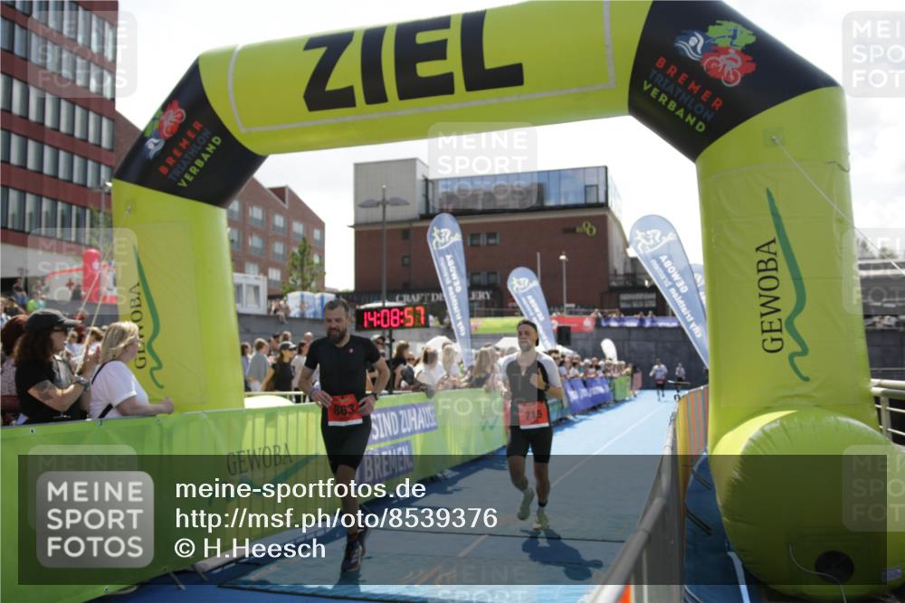10.08.2025 - GEWOBA Citytriathlon Bremen H.Heesch http://msf.ph/oto/8539376 10.08.2025 14:08:56 Ziel 715, 857, 863 meine-sportfotos.de