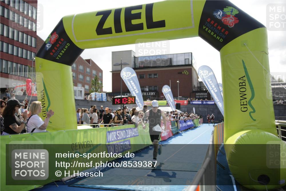 10.08.2025 - GEWOBA Citytriathlon Bremen H.Heesch http://msf.ph/oto/8539387 10.08.2025 14:10:32 Ziel 656, 698, 753 meine-sportfotos.de