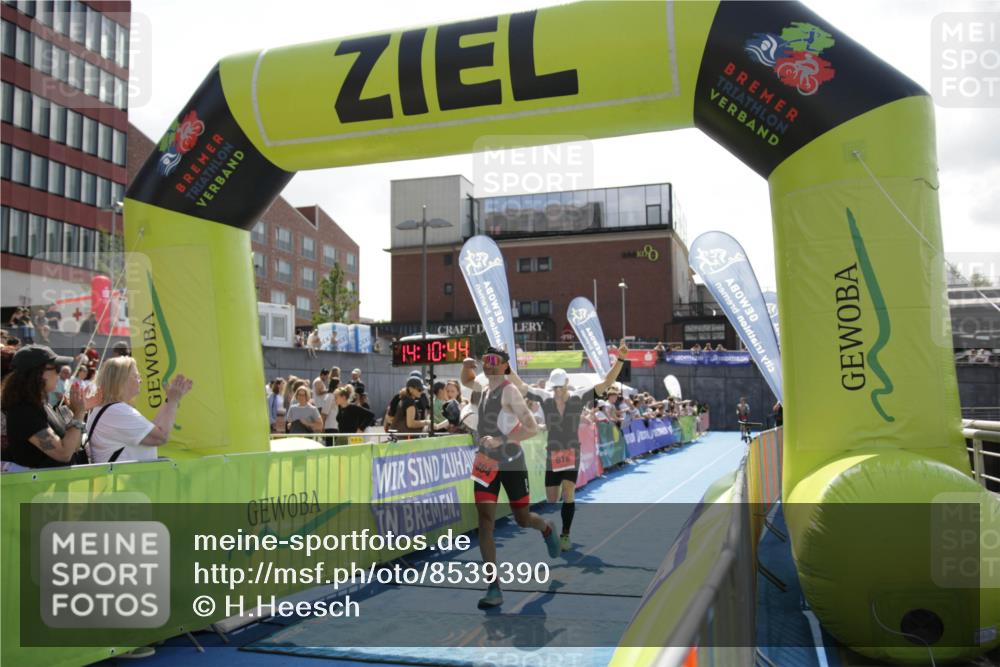 10.08.2025 - GEWOBA Citytriathlon Bremen H.Heesch http://msf.ph/oto/8539390 10.08.2025 14:10:42 Ziel 649, 656, 698 meine-sportfotos.de