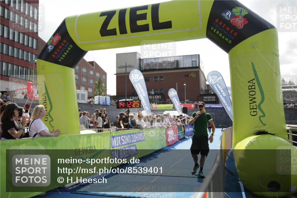 10.08.2025 - GEWOBA Citytriathlon Bremen H.Heesch http://msf.ph/oto/8539401 10.08.2025 14:12:24 Ziel 611, 745 meine-sportfotos.de