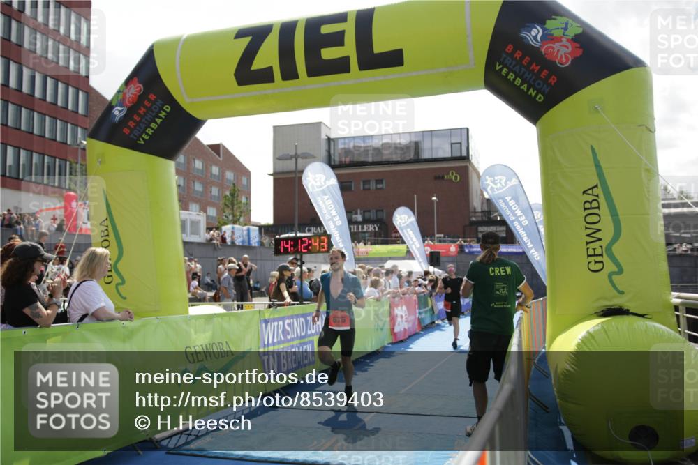 10.08.2025 - GEWOBA Citytriathlon Bremen H.Heesch http://msf.ph/oto/8539403 10.08.2025 14:12:42 Ziel 822 meine-sportfotos.de