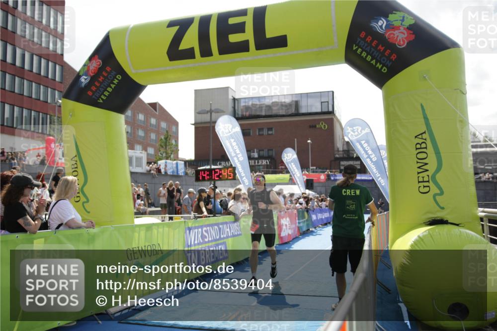 10.08.2025 - GEWOBA Citytriathlon Bremen H.Heesch http://msf.ph/oto/8539404 10.08.2025 14:12:43 Ziel 675, 822 meine-sportfotos.de