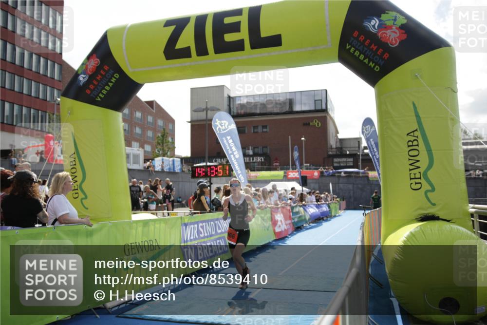 10.08.2025 - GEWOBA Citytriathlon Bremen H.Heesch http://msf.ph/oto/8539410 10.08.2025 14:13:50 Ziel 679, 891, 966 meine-sportfotos.de