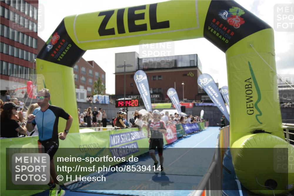 10.08.2025 - GEWOBA Citytriathlon Bremen H.Heesch http://msf.ph/oto/8539414 10.08.2025 14:14:18 Ziel 552, 852, 940 meine-sportfotos.de