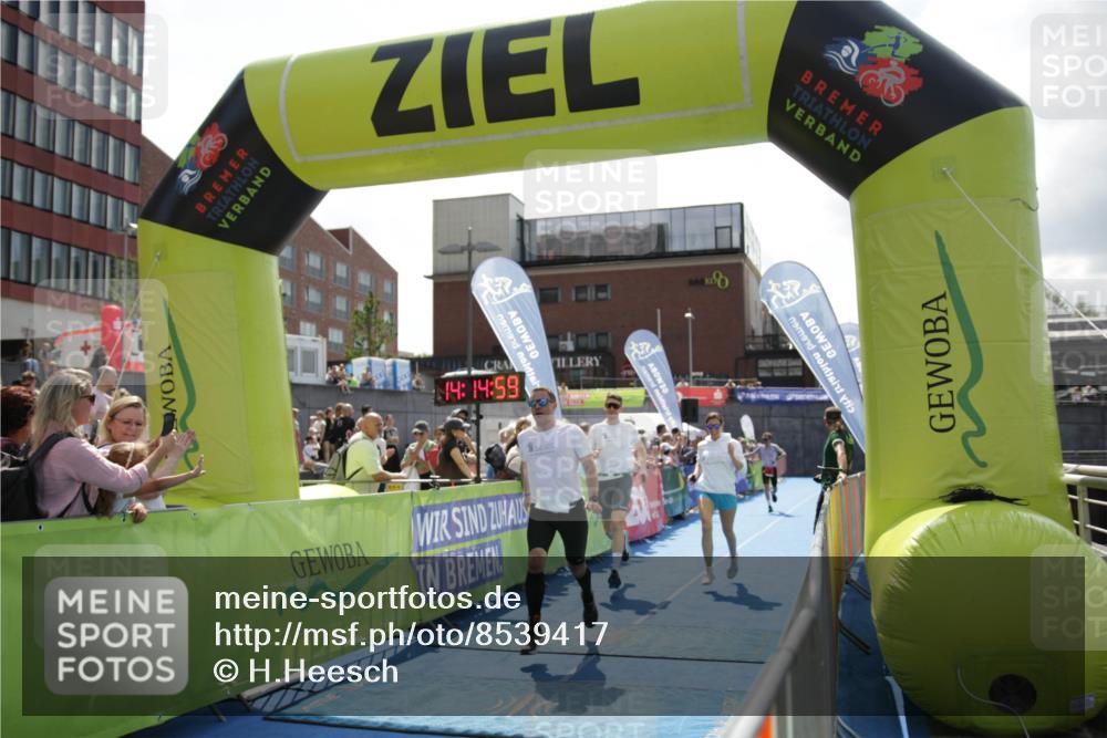 10.08.2025 - GEWOBA Citytriathlon Bremen H.Heesch http://msf.ph/oto/8539417 10.08.2025 14:14:57 Ziel 604, 615 meine-sportfotos.de