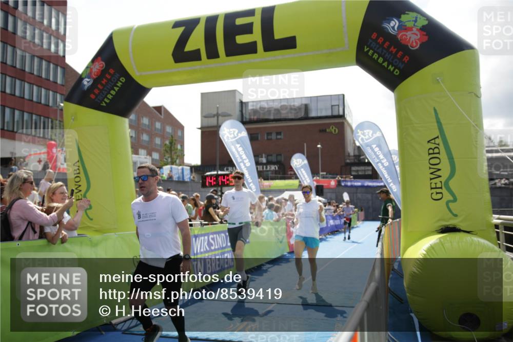 10.08.2025 - GEWOBA Citytriathlon Bremen H.Heesch http://msf.ph/oto/8539419 10.08.2025 14:14:58 Ziel 604, 1029 meine-sportfotos.de
