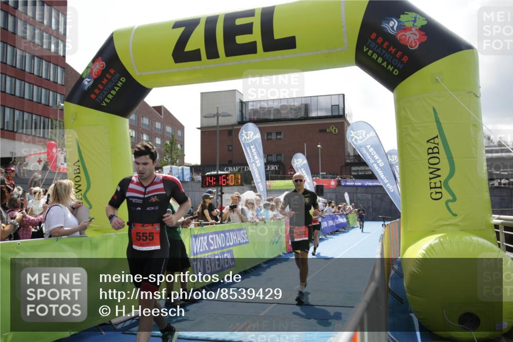 10.08.2025 - GEWOBA Citytriathlon Bremen H.Heesch http://msf.ph/oto/8539429 10.08.2025 14:15:59 Ziel 555, 687, 699, 820 meine-sportfotos.de
