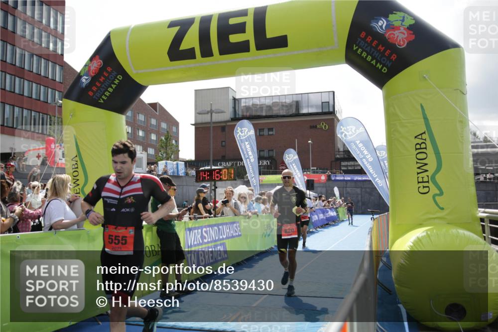 10.08.2025 - GEWOBA Citytriathlon Bremen H.Heesch http://msf.ph/oto/8539430 10.08.2025 14:15:59 Ziel 555, 687, 699, 820 meine-sportfotos.de