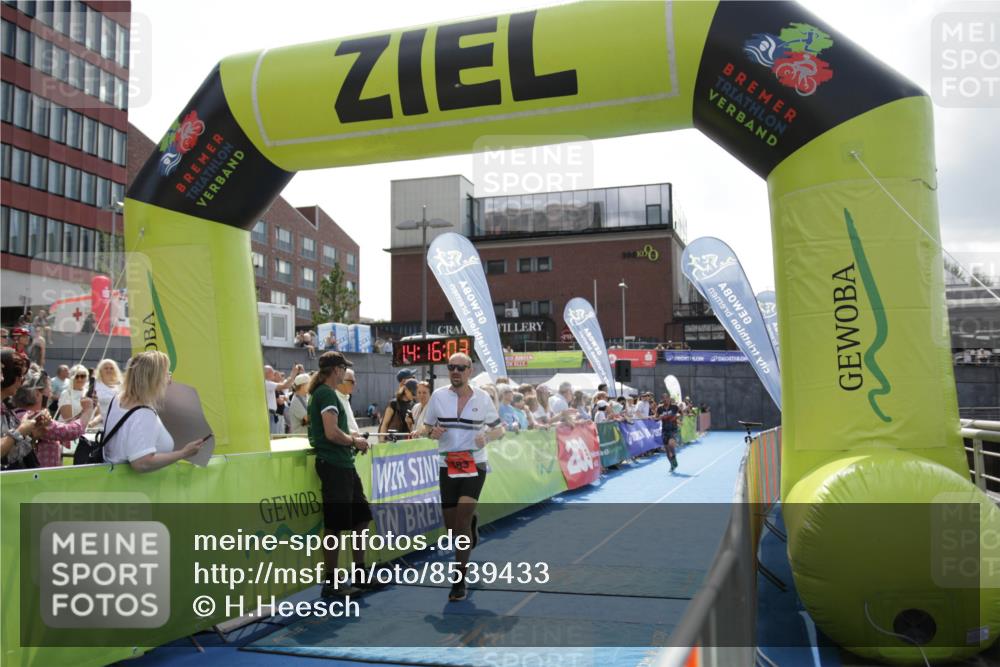 10.08.2025 - GEWOBA Citytriathlon Bremen H.Heesch http://msf.ph/oto/8539433 10.08.2025 14:16:02 Ziel 555, 687, 699, 783, 820 meine-sportfotos.de