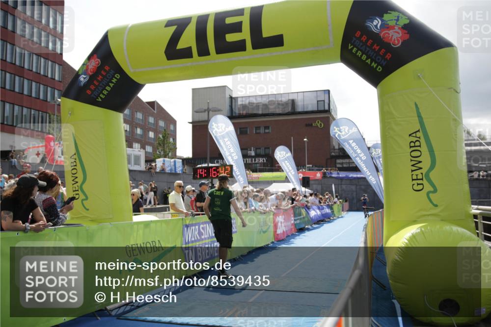 10.08.2025 - GEWOBA Citytriathlon Bremen H.Heesch http://msf.ph/oto/8539435 10.08.2025 14:16:40 Ziel 645, 770 meine-sportfotos.de