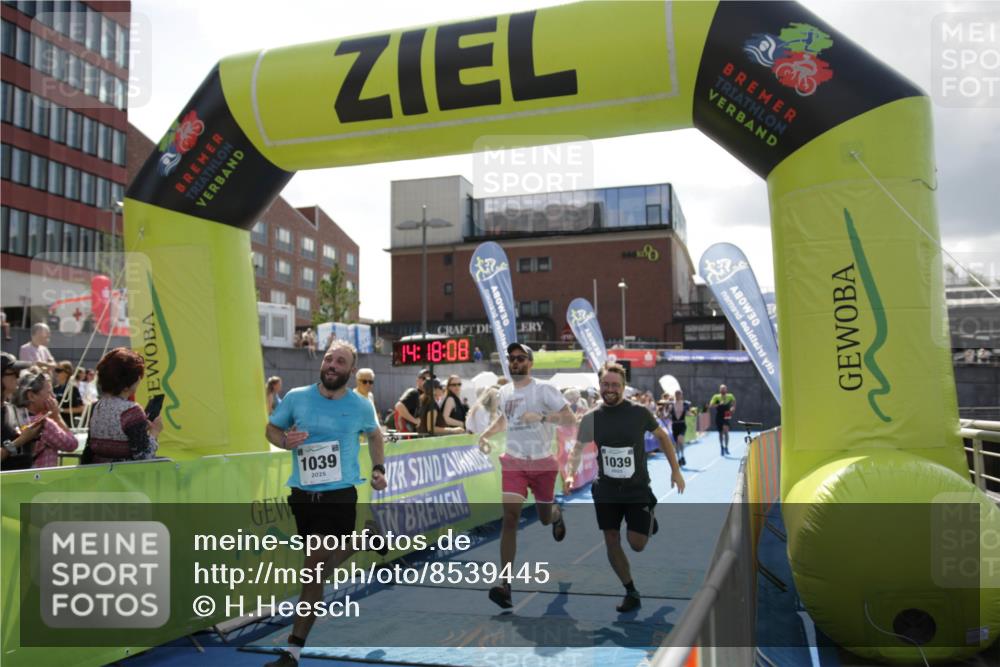 10.08.2025 - GEWOBA Citytriathlon Bremen H.Heesch http://msf.ph/oto/8539445 10.08.2025 14:18:07 Ziel 759, 1039 meine-sportfotos.de
