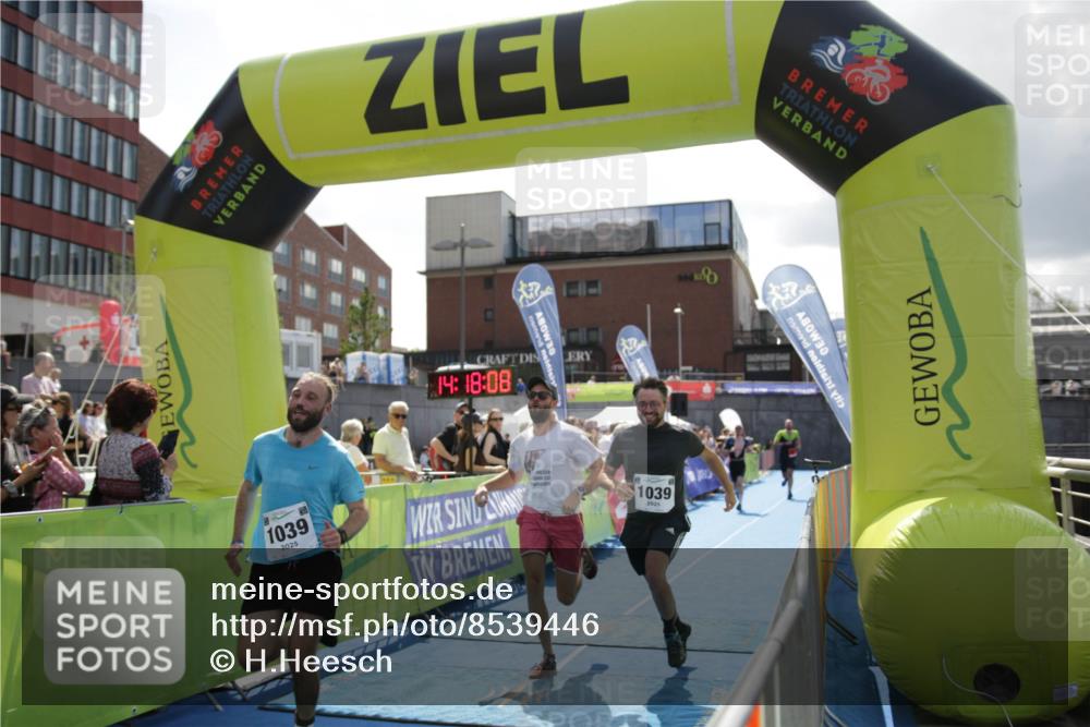 10.08.2025 - GEWOBA Citytriathlon Bremen H.Heesch http://msf.ph/oto/8539446 10.08.2025 14:18:07 Ziel 759, 1039 meine-sportfotos.de