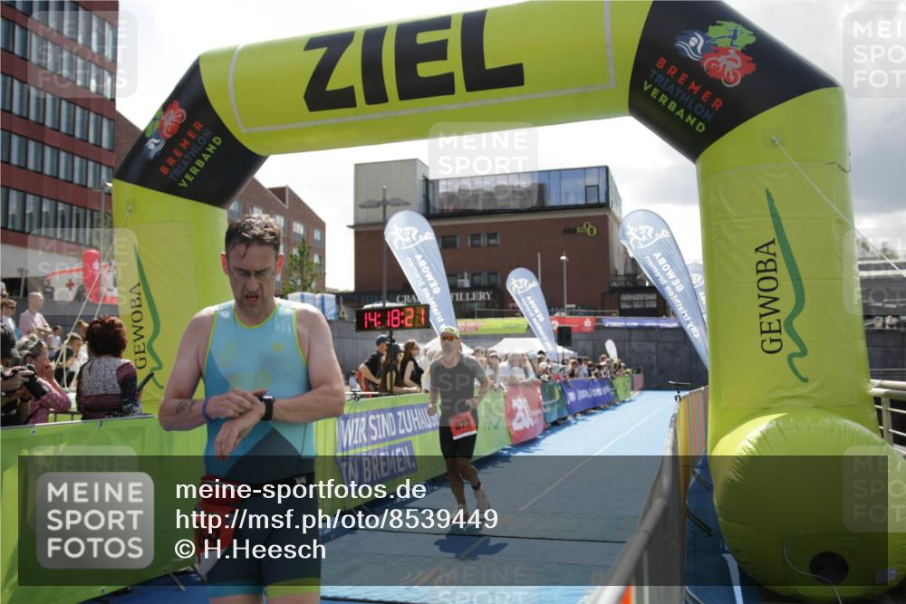 10.08.2025 - GEWOBA Citytriathlon Bremen H.Heesch http://msf.ph/oto/8539449 10.08.2025 14:18:20 Ziel 702, 752, 869 meine-sportfotos.de
