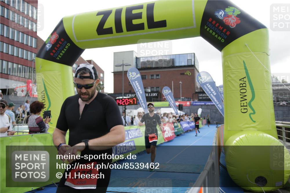 10.08.2025 - GEWOBA Citytriathlon Bremen H.Heesch http://msf.ph/oto/8539462 10.08.2025 14:20:45 Ziel 735, 790, 838, 921 meine-sportfotos.de