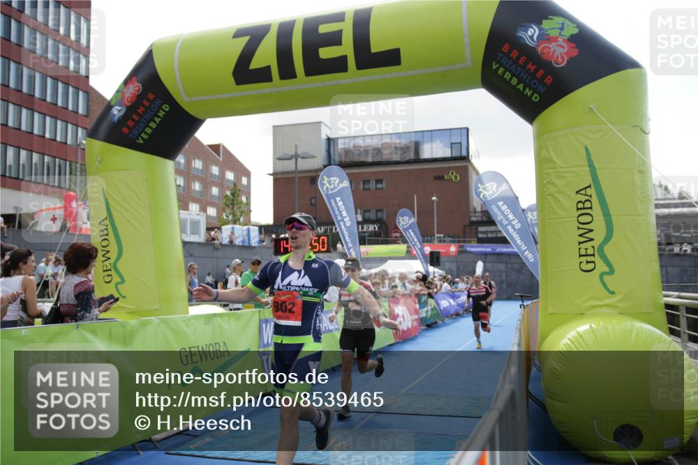 10.08.2025 - GEWOBA Citytriathlon Bremen H.Heesch http://msf.ph/oto/8539465 10.08.2025 14:23:49 Ziel 802, 915 meine-sportfotos.de