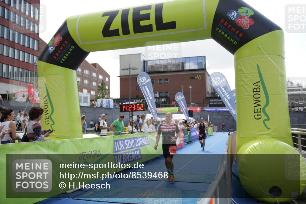 10.08.2025 - GEWOBA Citytriathlon Bremen H.Heesch http://msf.ph/oto/8539468 10.08.2025 14:23:51 Ziel 567, 802, 915 meine-sportfotos.de